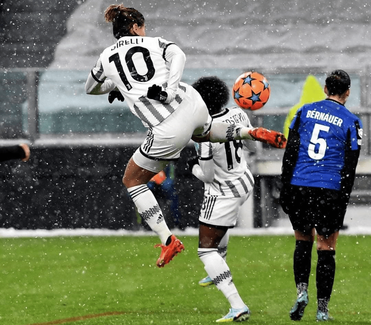 Champions, Juventus Women-Zurigo (5-0): valanga Girelli