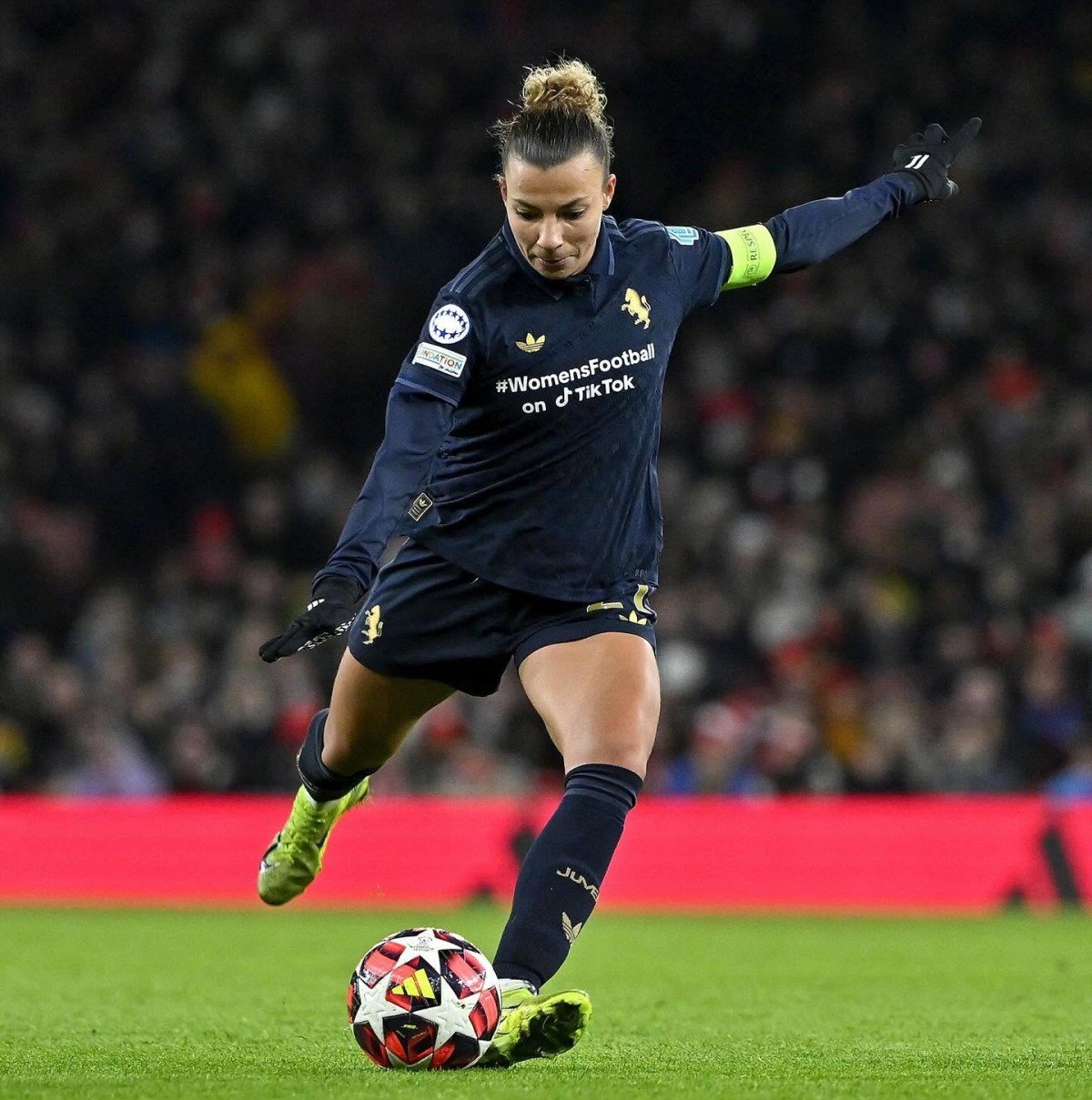 Donne nel pallone: l'iconica Arianna Caruso
