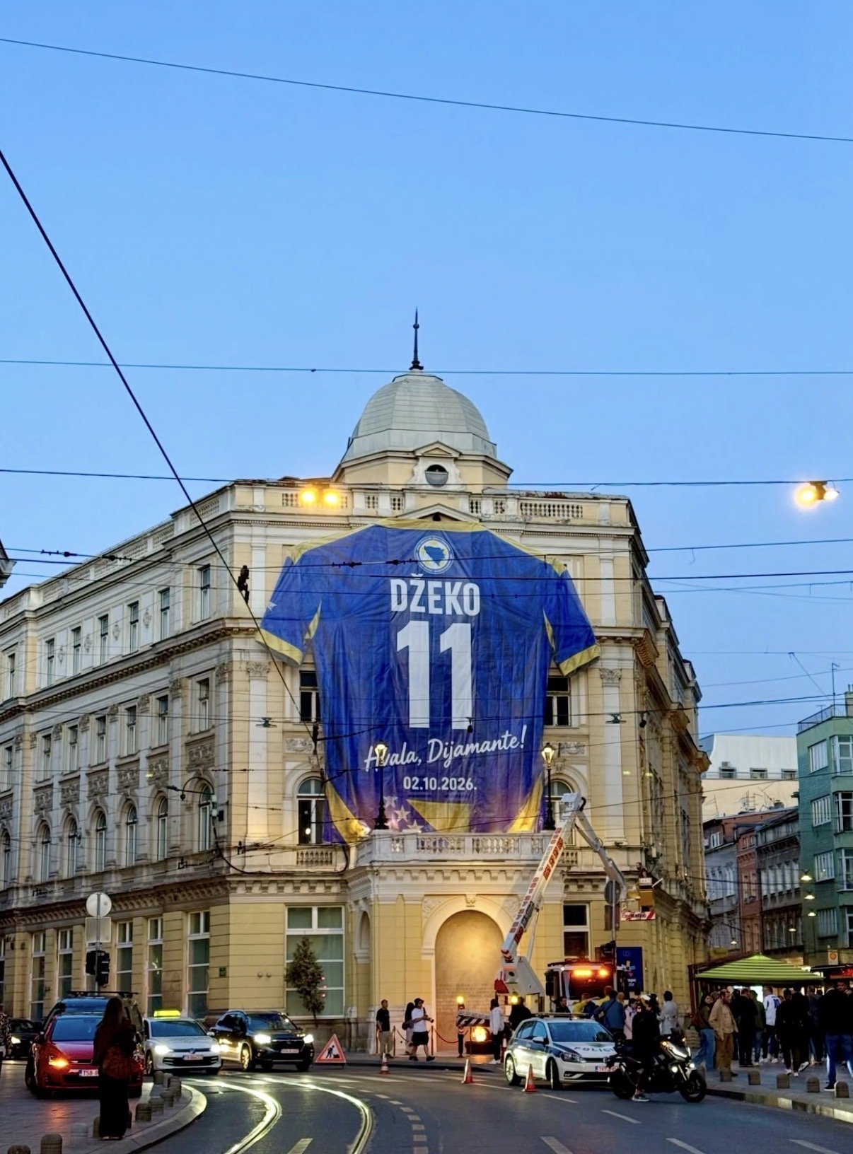 L’ultimo volo del Cigno di Sarajevo: l’addio di Dzeko alla Bosnia